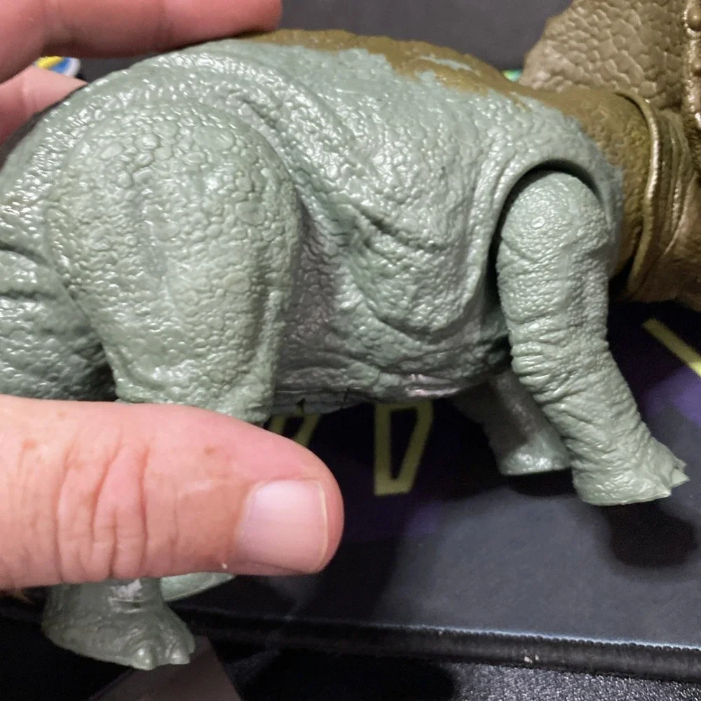 Jurassic World Primal Attack Triceratops Sound Strike Dinosaur Action Figure